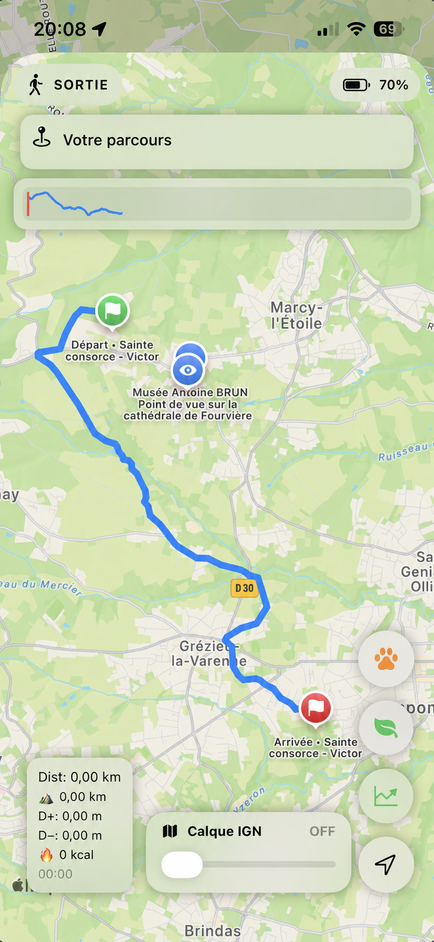 Exemple de suivi d’un parcours sur iPhone avec carte, tracé bleu et courbe de relief